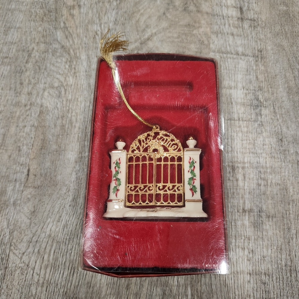 Lenox 2004 Forst Year In The New Home Holiday Ornament